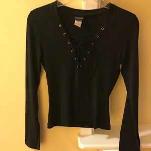 Black top with grommet tiie