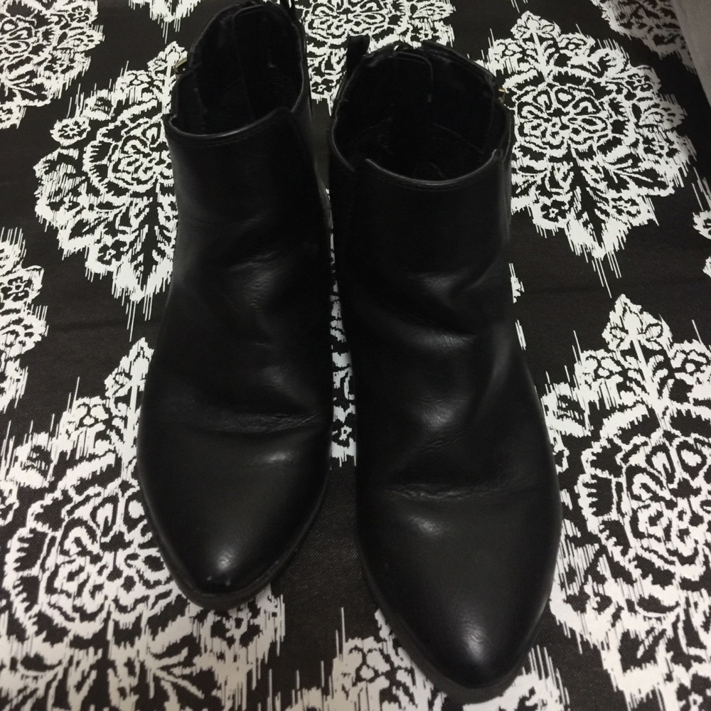 Old Navy black boots size 1