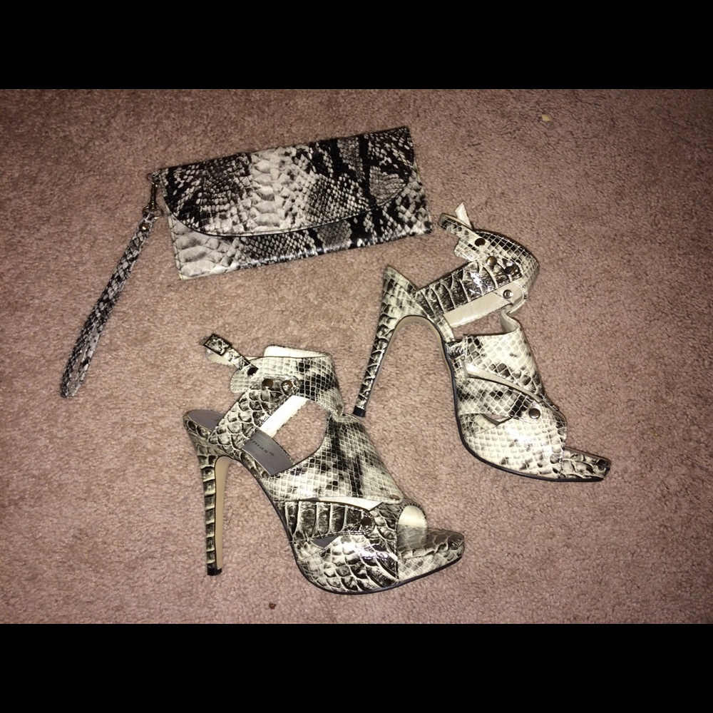 Bundle heels & clutch 👛 👠