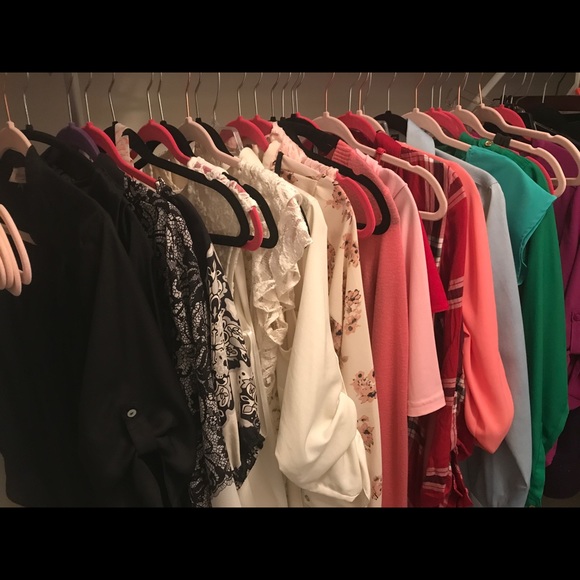 ✨✨MEET YOUR POSHER, Desiree!! Come stop by 💋 - Picture 2 of 3