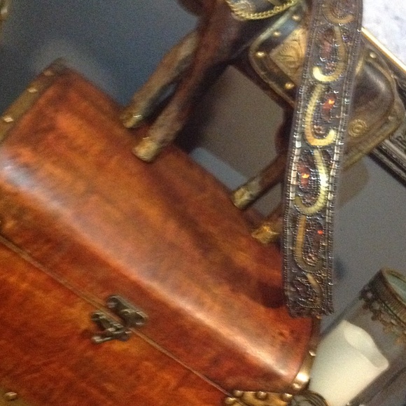 Gorgeous show belt with copper buckle