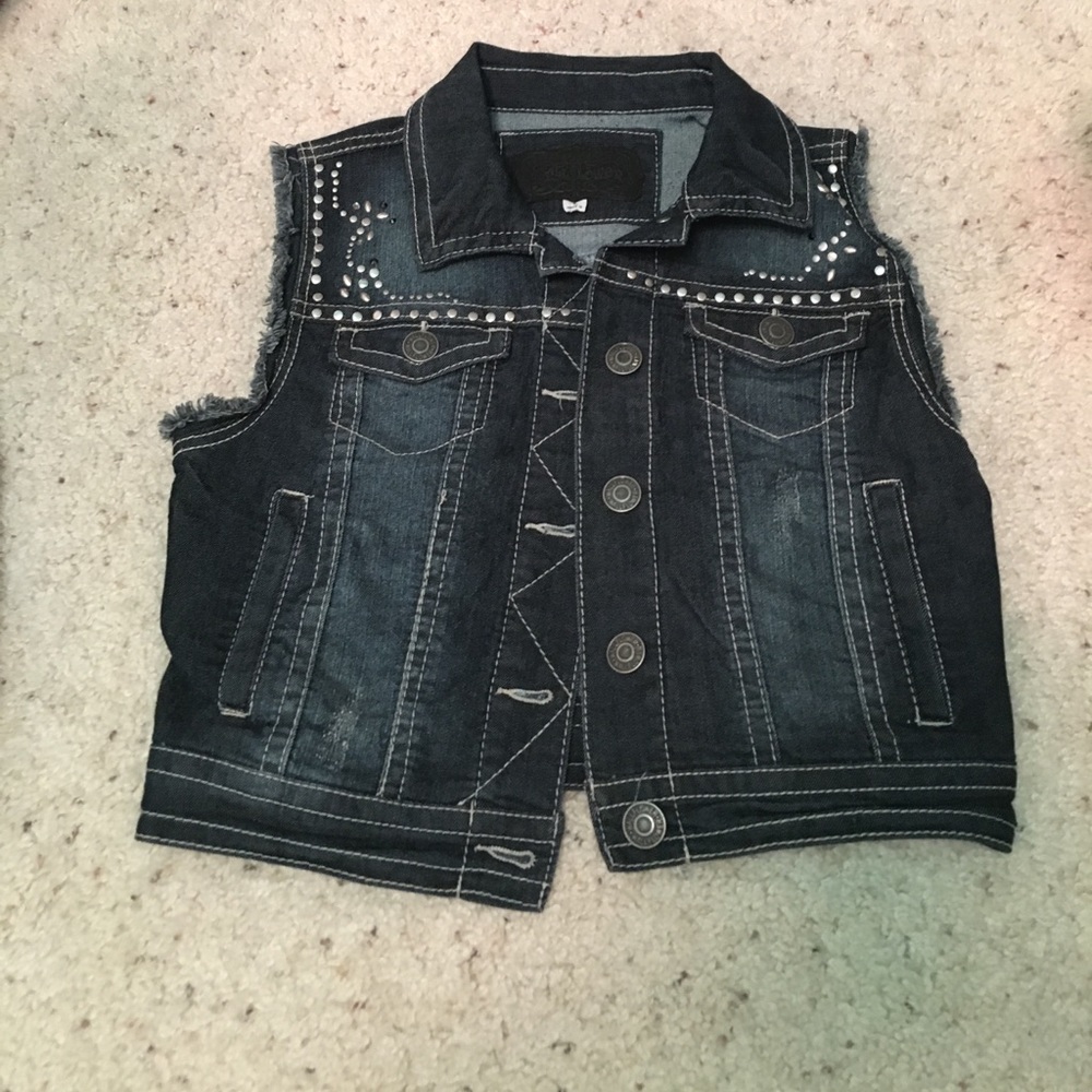 Sleeveless jean jacket