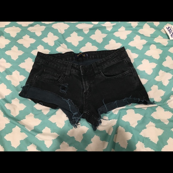 Levi Short shorts - Picture 1 of 4