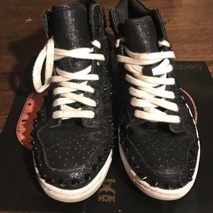 Steve madden glitter spike fabulous tennis shoe