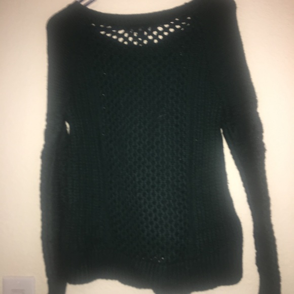 A comfy dark green sweater - Picture 2 of 3