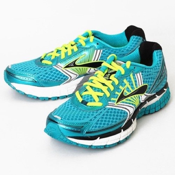 brooks adrenaline gts 14 womens gold