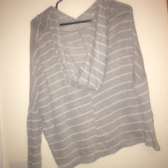 A high-low crop top hoodie - Picture 2 of 2