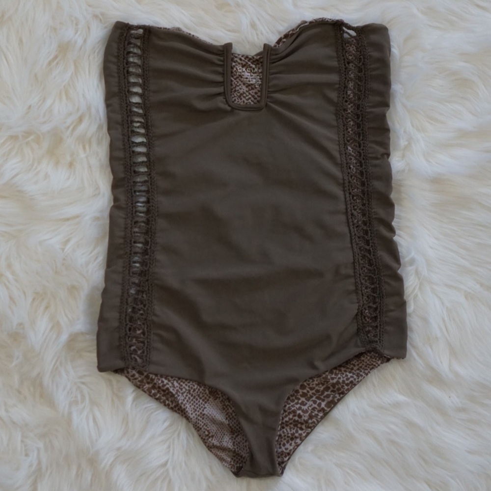 Acacia Africa One Piece