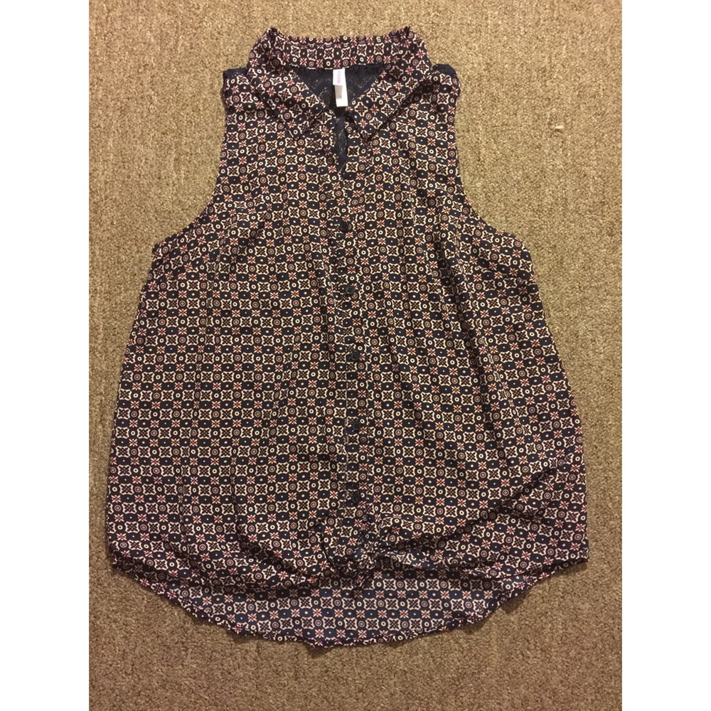Patterned blouse . Sleeveless