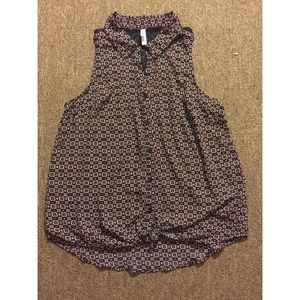 Patterned blouse . Sleeveless