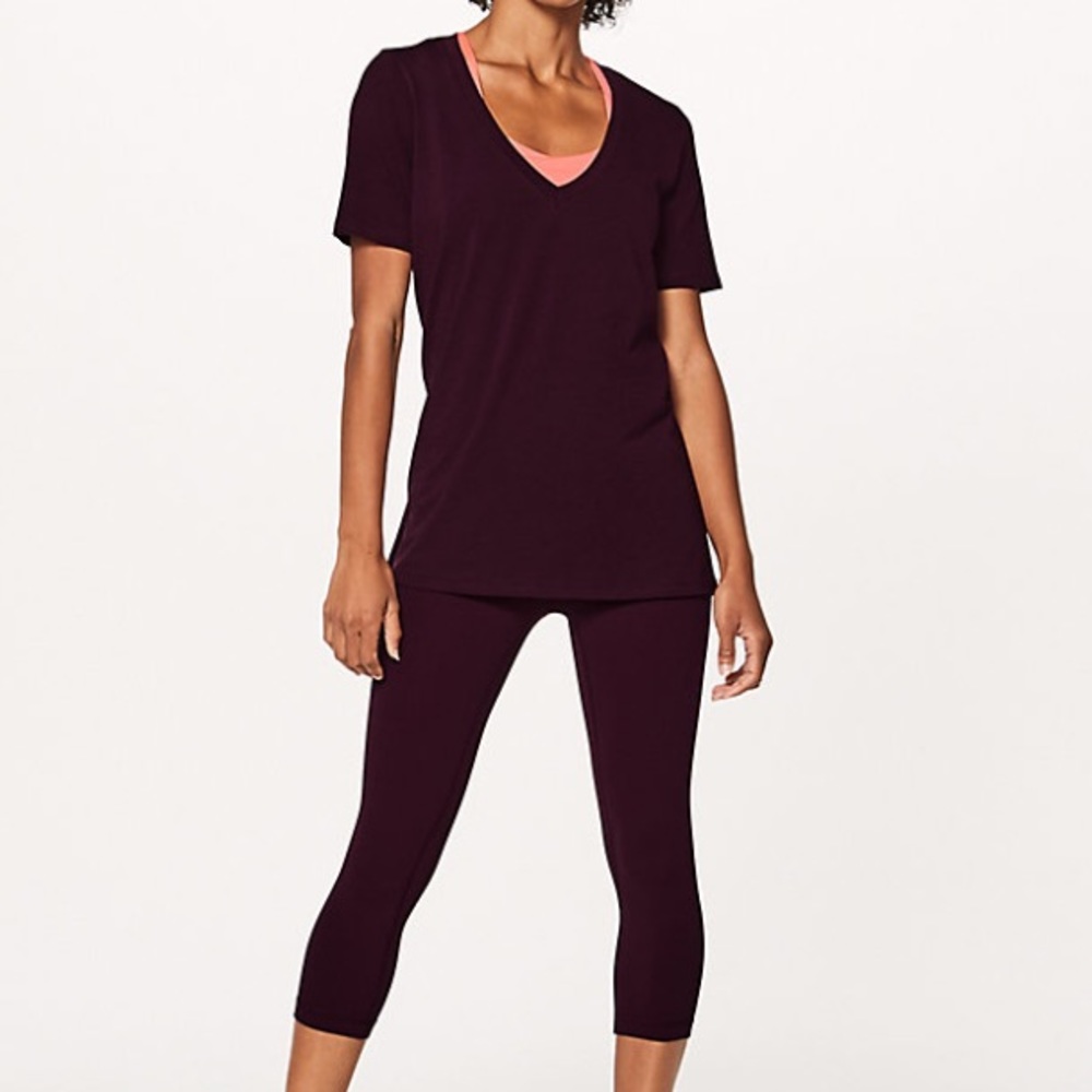 Lululemon Love Tee Size 8 V-Neck Burgandy Like New