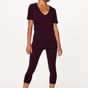 Lululemon Love Tee Size 8 V-Neck Burgandy Like New