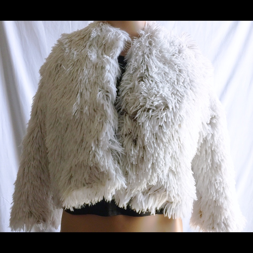 Amazing faux fur cropped jacket