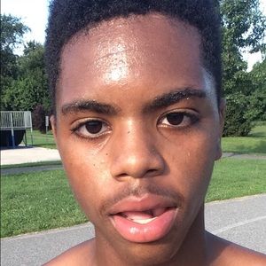 Meet your Posher, Levi