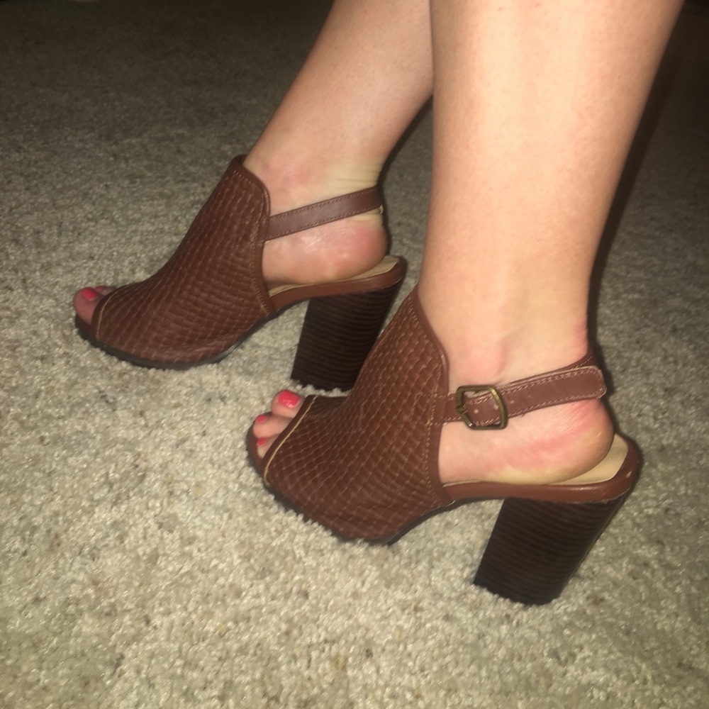 Gorgeous peep toe heels