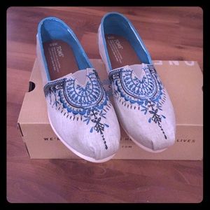TOMS Canvas Flats