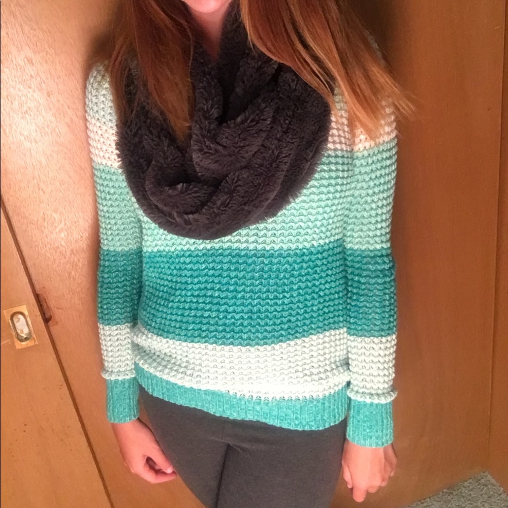 Knit long sleeve top