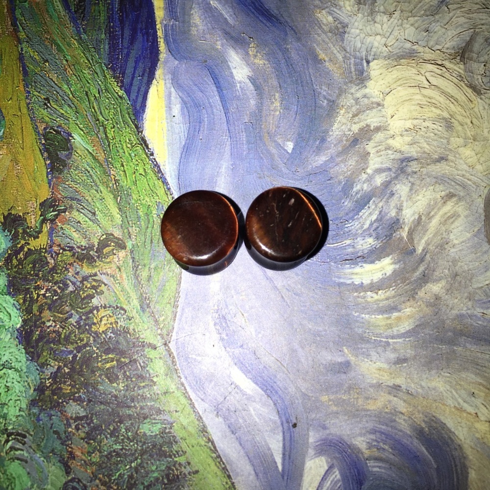 Gauges, tunnels