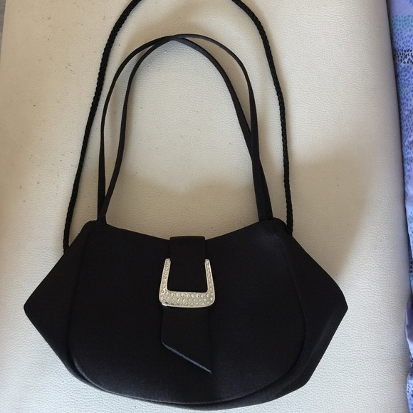 La Regale Satin Clutch with Crystal buckle, Blk - Picture 3 of 3