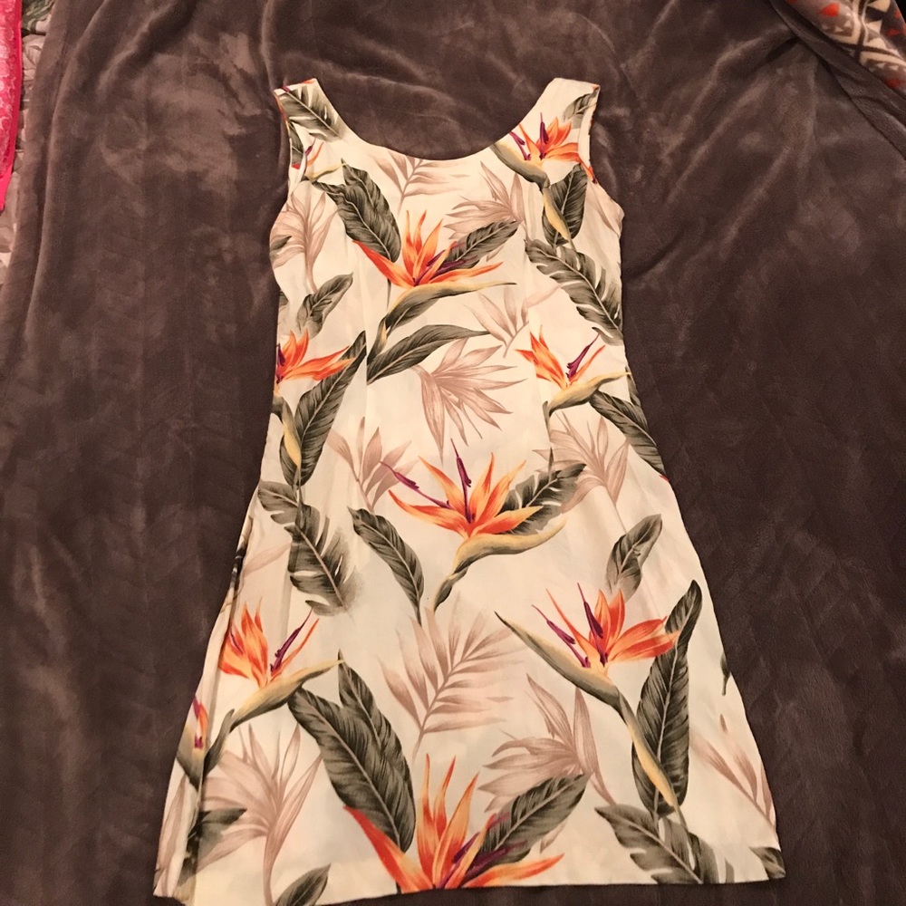 Beautiful Hawaiian dress 🌺