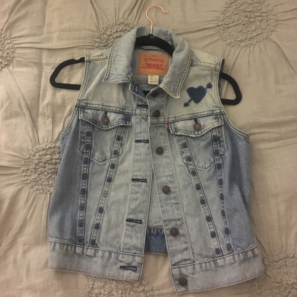 REPOSH: super cute denim vest!