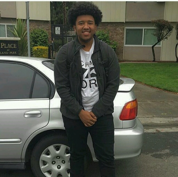 Meet your Posher, Carlos - Picture 1 of 1