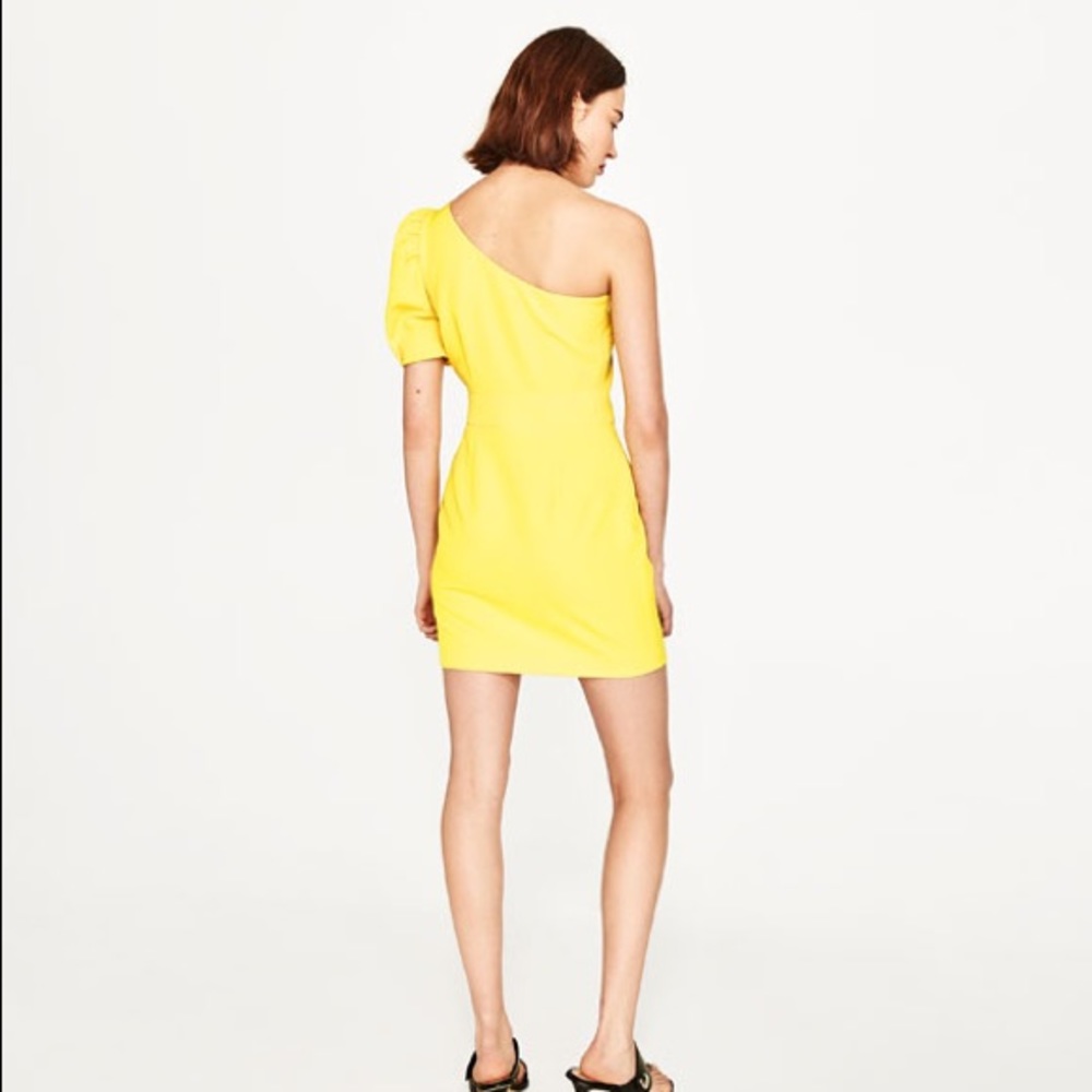 Zara yellow dress with asymmetric sleeves_4