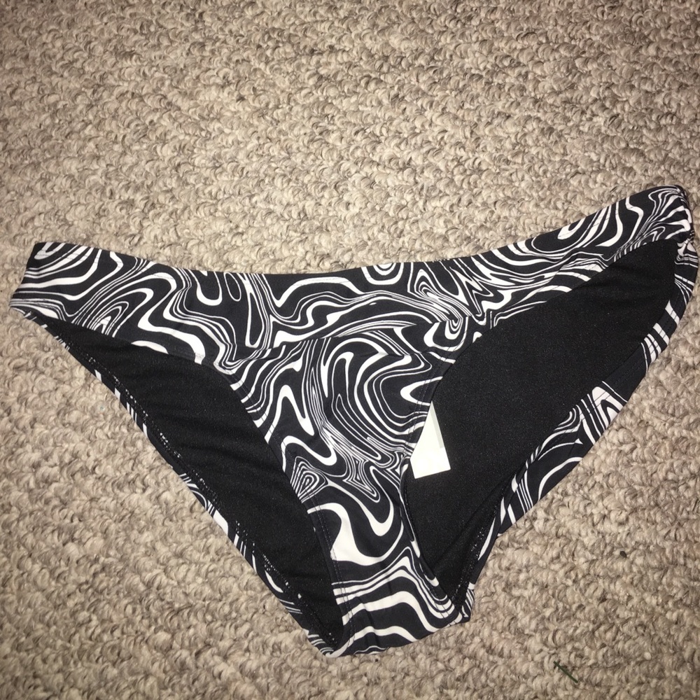 Old Navy Black and White patterned bikini bottoms