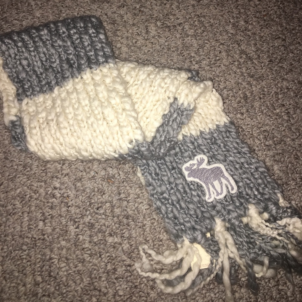 Abercrombie Gray and White Striped Scarf