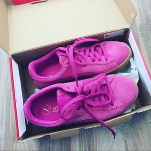 Nike Women's shoes,the size is 5.5