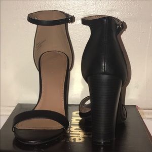 Chunky-heeled Black Sandal