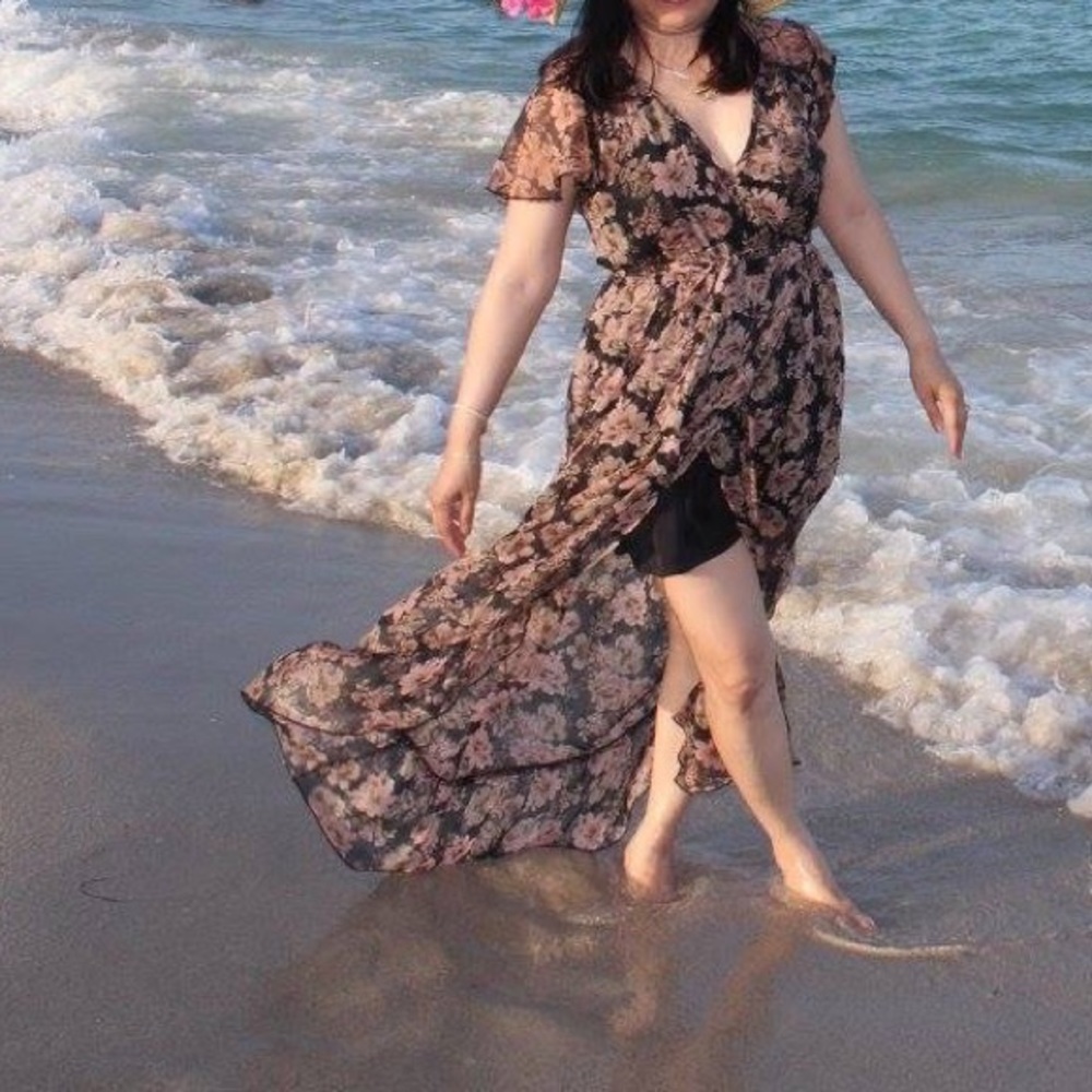 Maxi dress with overlapping seam in front.