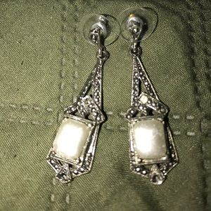 Sliver earring with pearl stone
