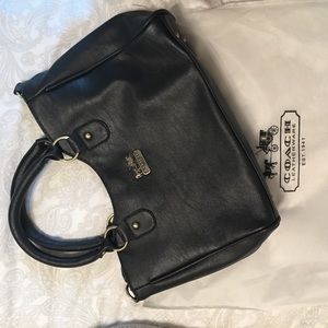 "Coach" bag. Assuming it is a knock off