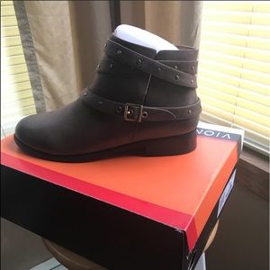 Vionic Lona Ankle Boot