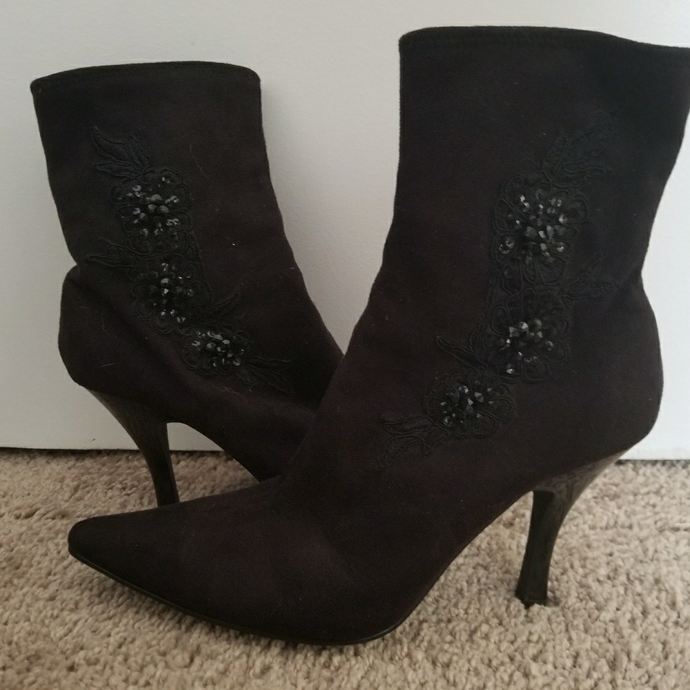 Women's suede boots