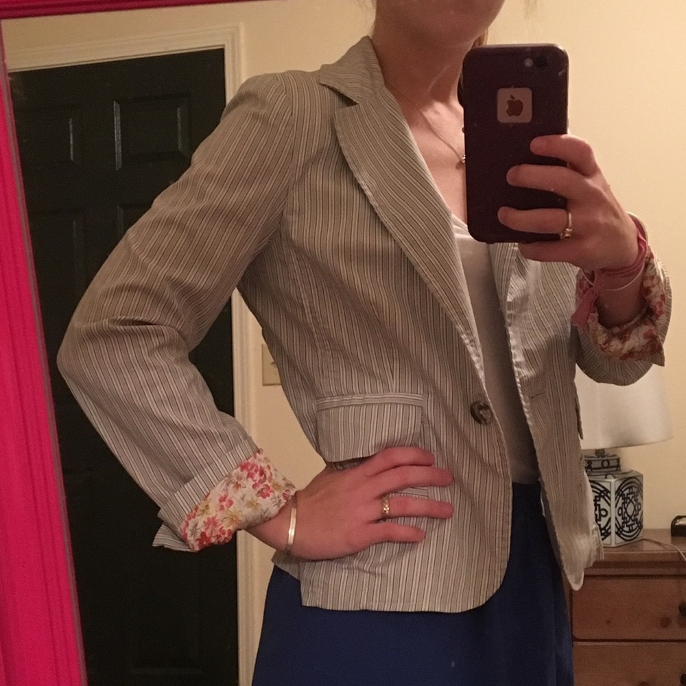 CAbi Gray White Pinstripe Blazer Style #903 Sz 4