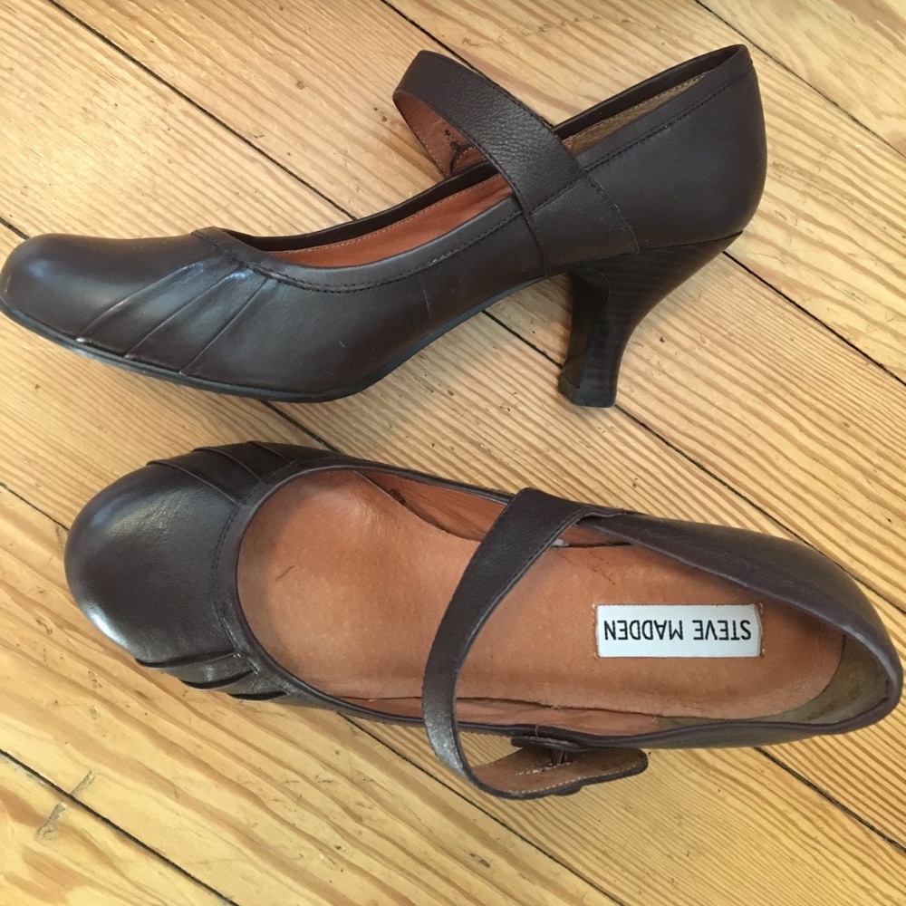Retro style Steve Madden Brown Mary Jane Pumps
