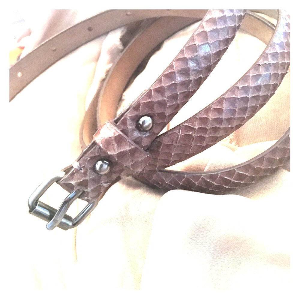 Leather Ann Taylor lavender snakeskin belt
