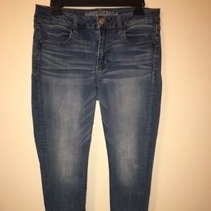 AEO Mid-Rise medium wash short Jegging