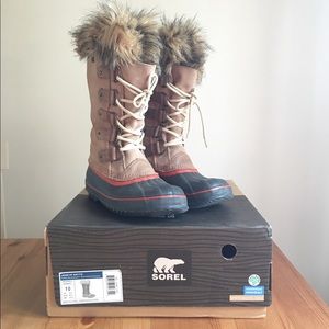 Sorel Joan of Arctic Boot - women's size 10