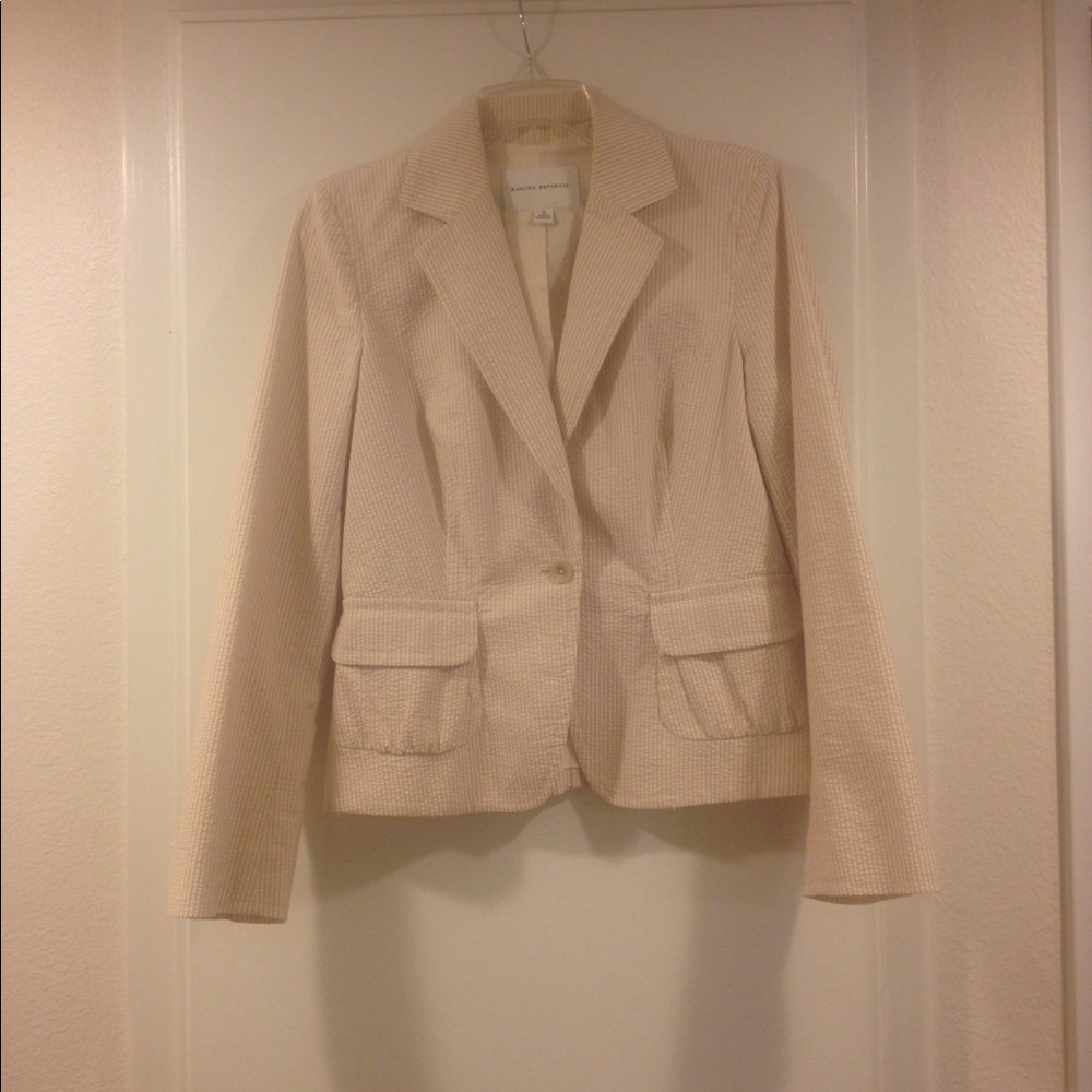 Great condition Banana republic khaki blazer