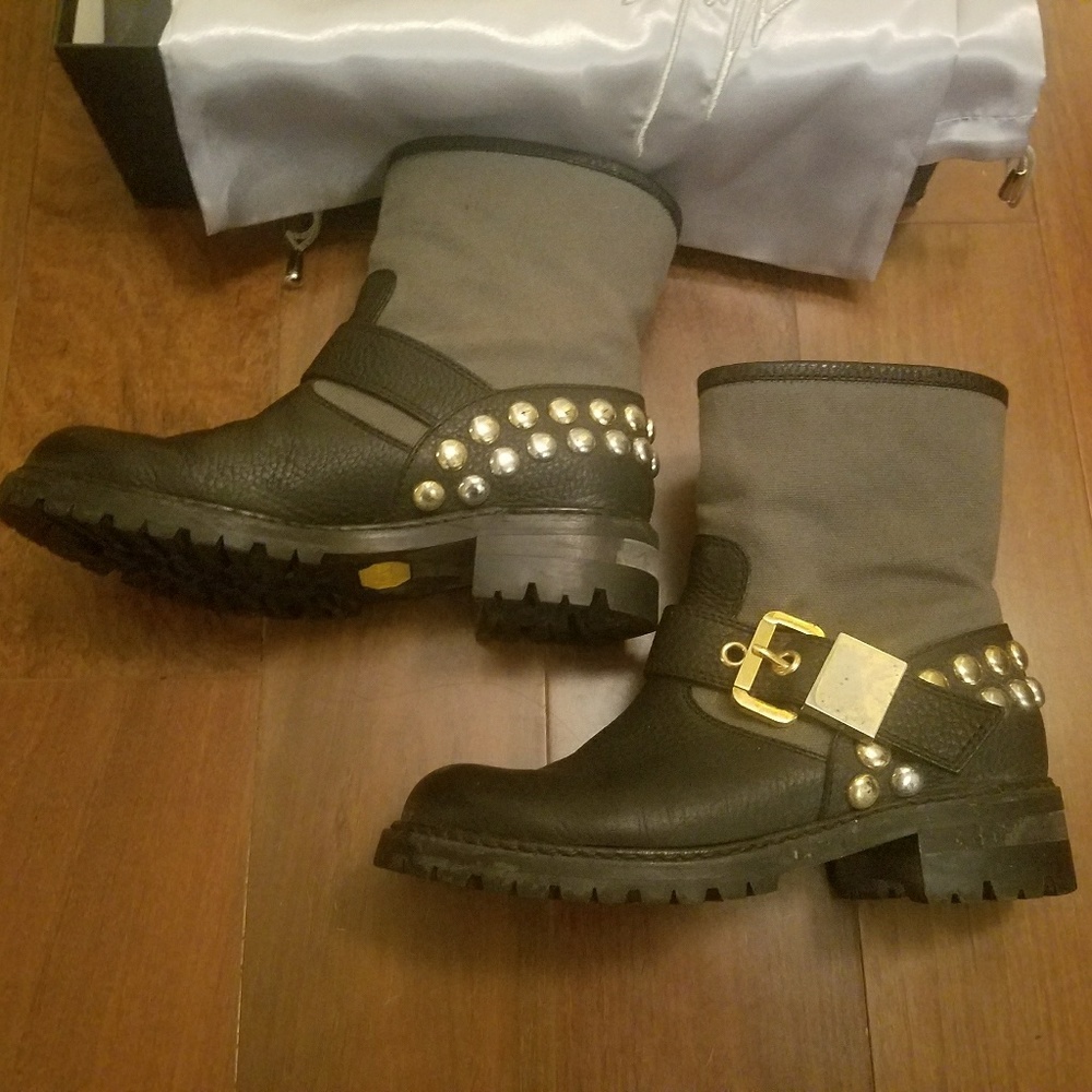 Giuseppe Zanotti $1295 barely worn moto boots stud
