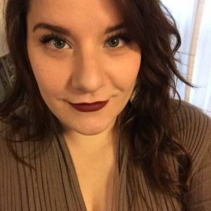 Meet your Posher, Caitlin