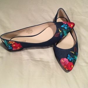 Nine West size 8.5 embroidered flats