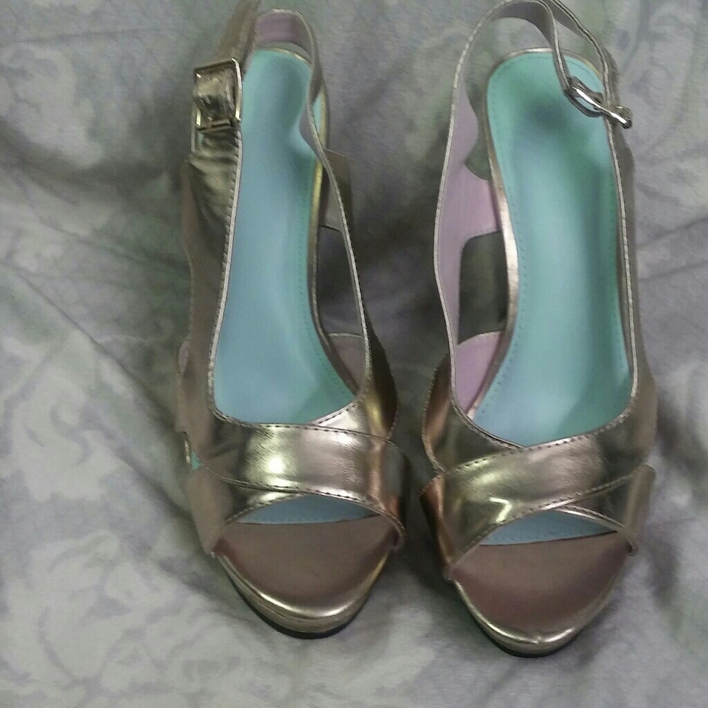 🎉Gold Slingback Wedge!