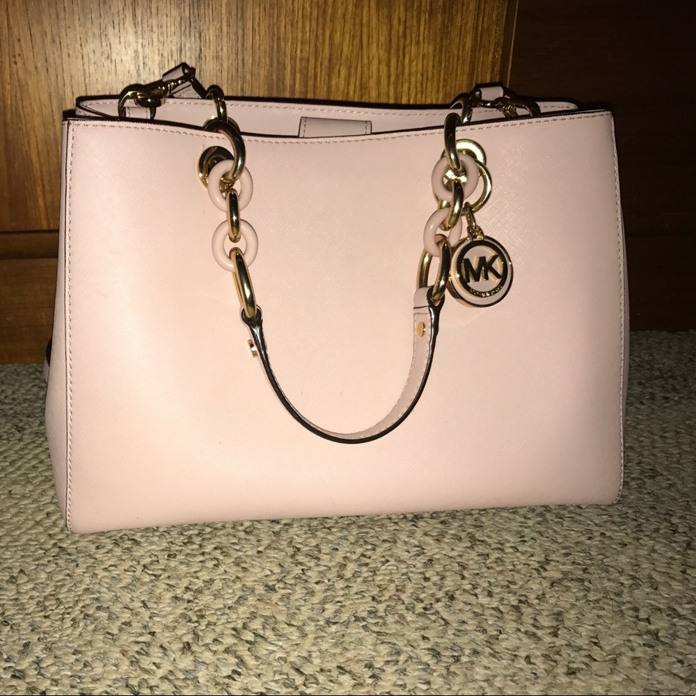Michael Kors Cynthia Medium Satchel 💕