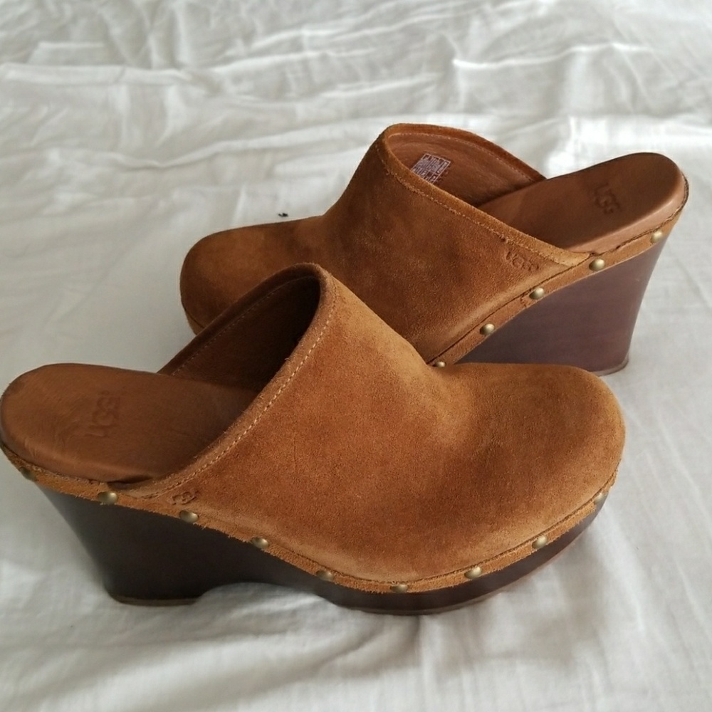 NWOT UGG  CLOGS