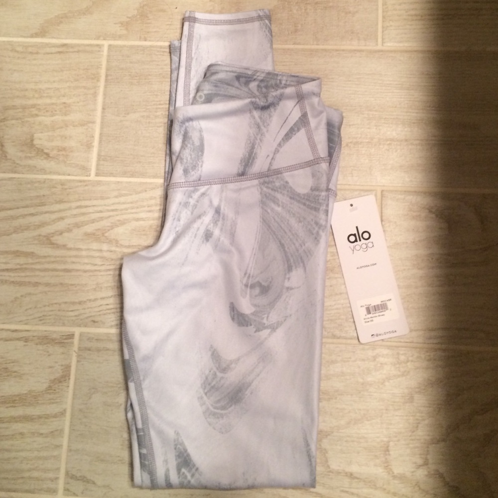 Brand new Alo Yoga Marble Glossy leggings