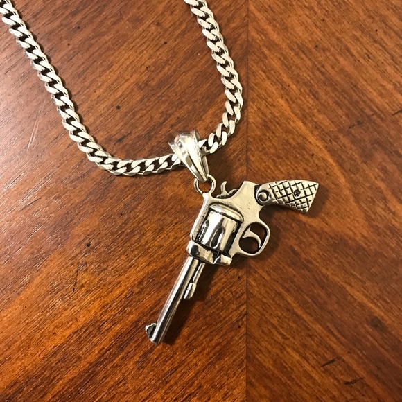 Gun Revolver Charm and 22" Cuban Style Chain - Picture 2 of 6